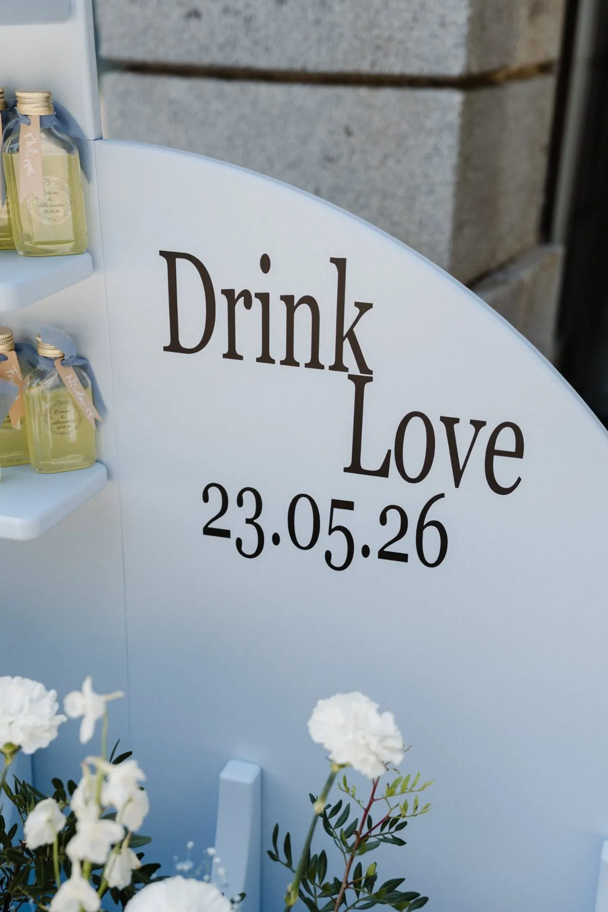 Panneau Drink Love et fioles de cocktail